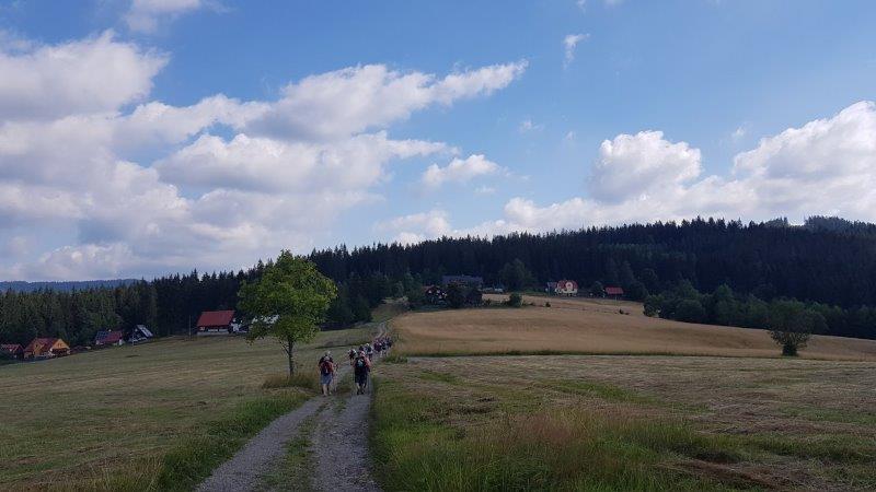 hranicemi na Suĺov